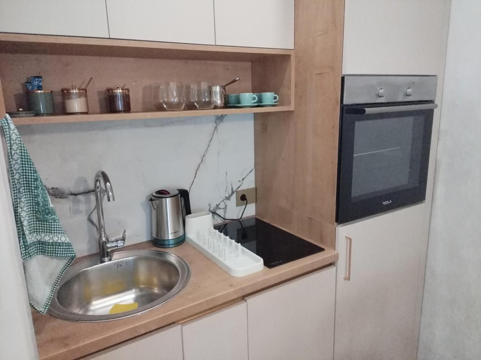 Apartment Centrum - Free private parking Novi Sad Buitenkant foto