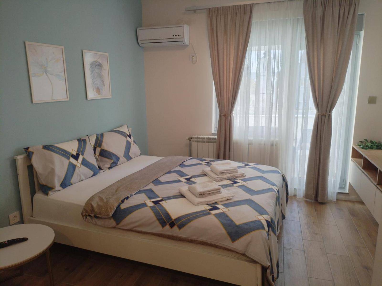 Apartment Centrum - Free private parking Novi Sad Buitenkant foto