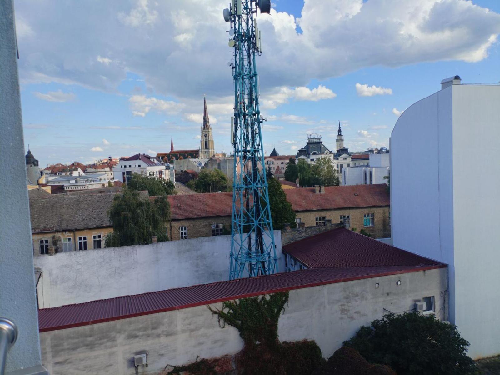 Apartment Centrum - Free private parking Novi Sad Buitenkant foto