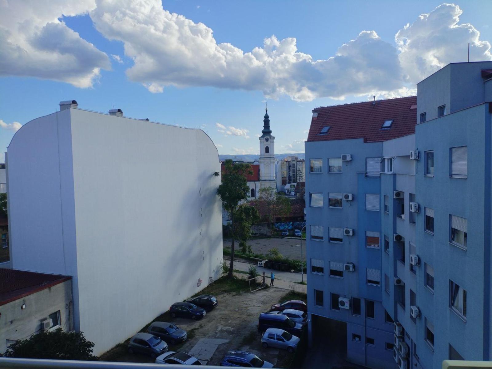 Apartment Centrum - Free private parking Novi Sad Buitenkant foto
