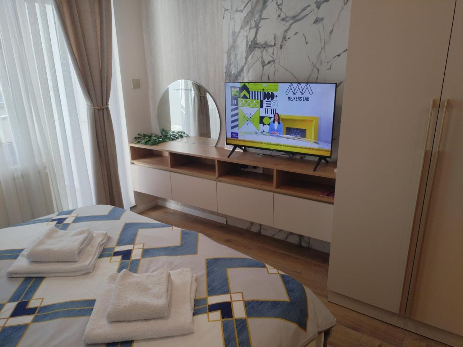 Apartment Centrum - Free private parking Novi Sad Buitenkant foto