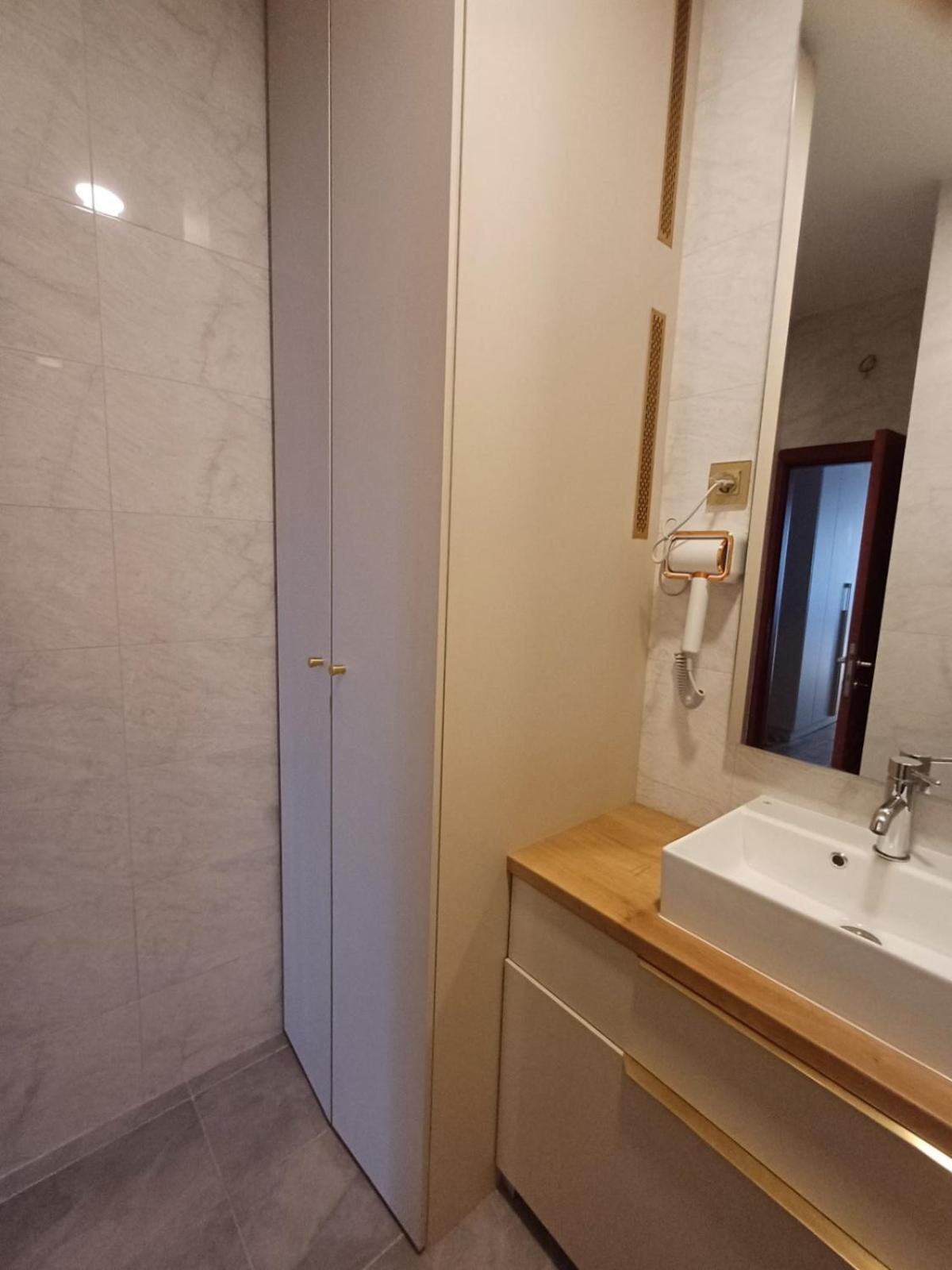 Apartment Centrum - Free private parking Novi Sad Buitenkant foto