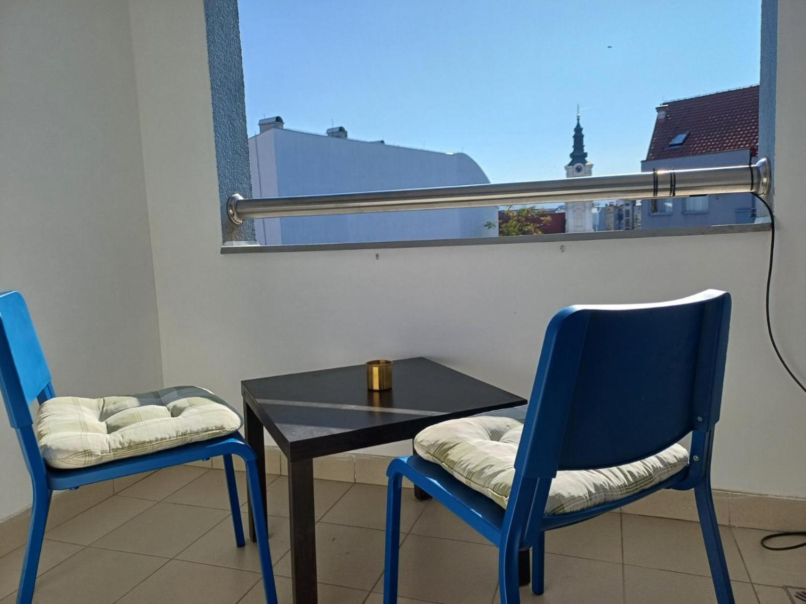 Apartment Centrum - Free private parking Novi Sad Buitenkant foto