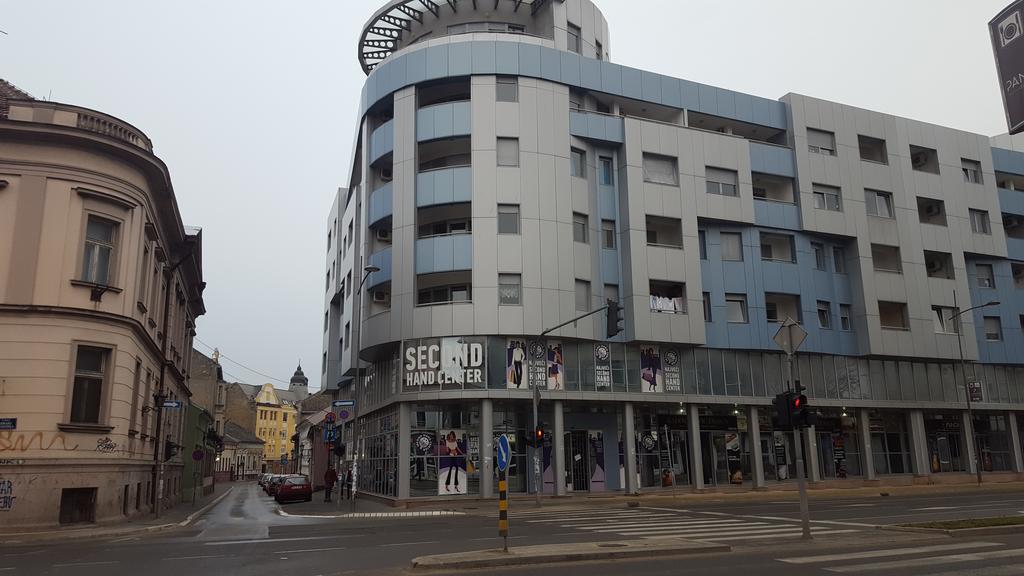Apartment Centrum - Free private parking Novi Sad Buitenkant foto
